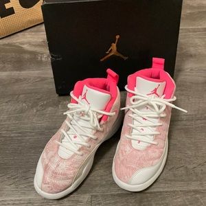 Kids Jordan 12 Retro. White/Arctic Punch Hyper Pink size:13c